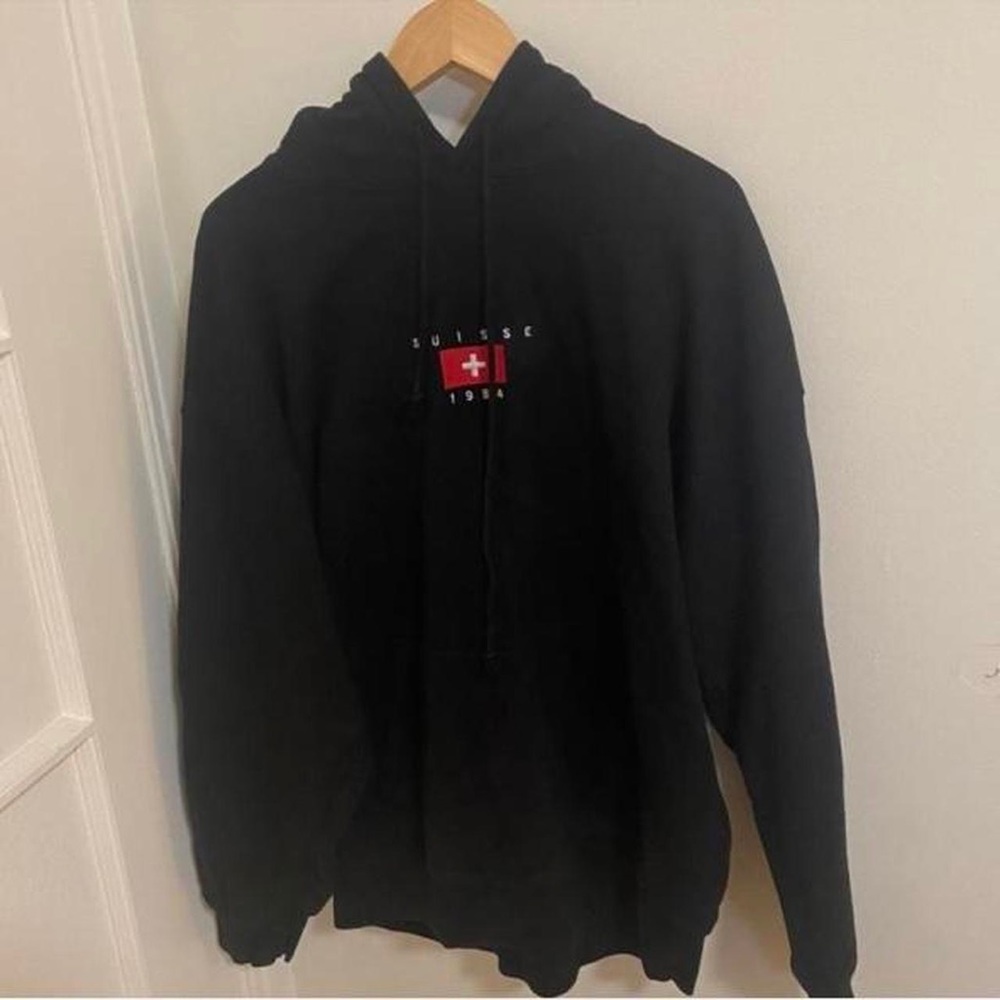 Brandy Melville suisse hoodie